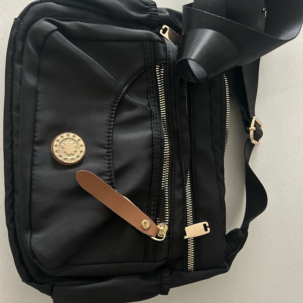 NWOT Black purse/small bag with lots of compartments